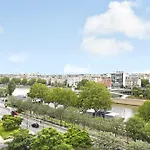Superbe Vue Sur La Seine Proche De La Tour Eiffel Daire *